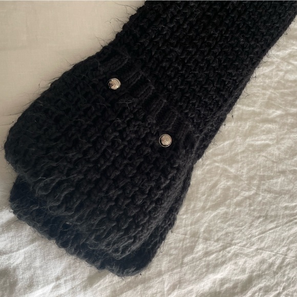 Michael Kors Thermal Pocket Scarf - Picture 4 of 6